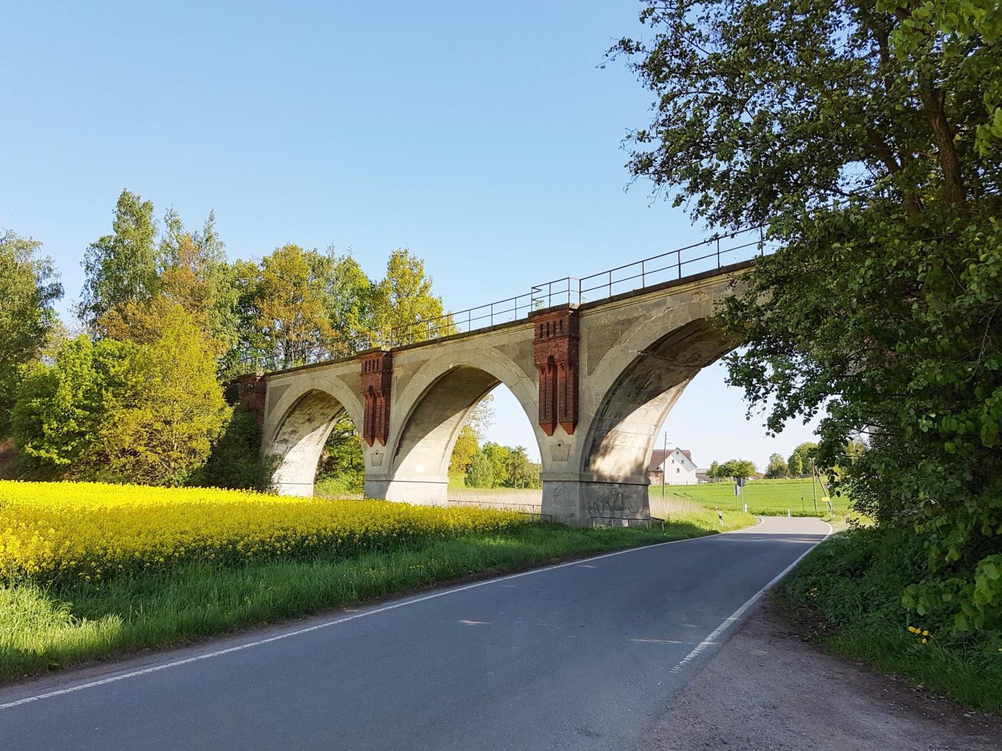 Am Viaduktweg Familie * Langenleuba-Niederhain